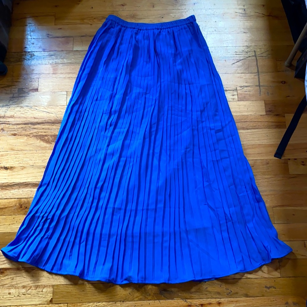 Never warn high waist/long skirt